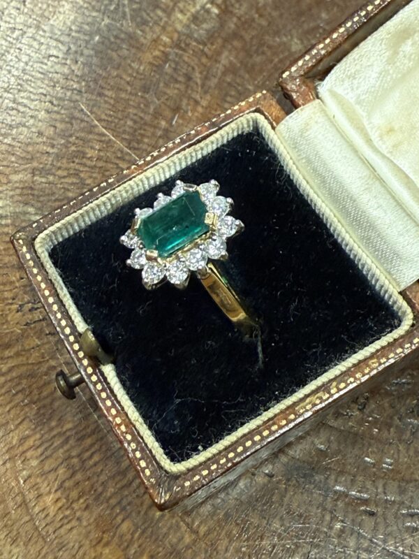 18ct gold emerald and diamond ladies ring - Image 5