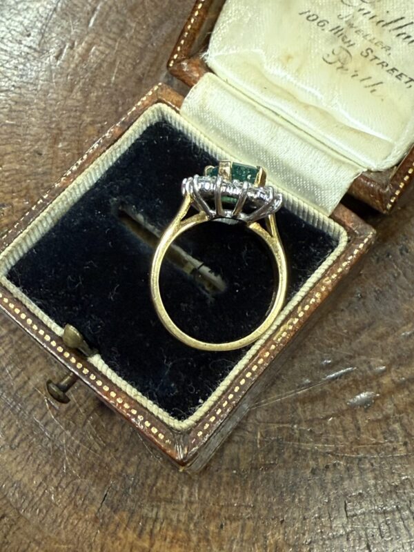 18ct gold emerald and diamond ladies ring - Image 7