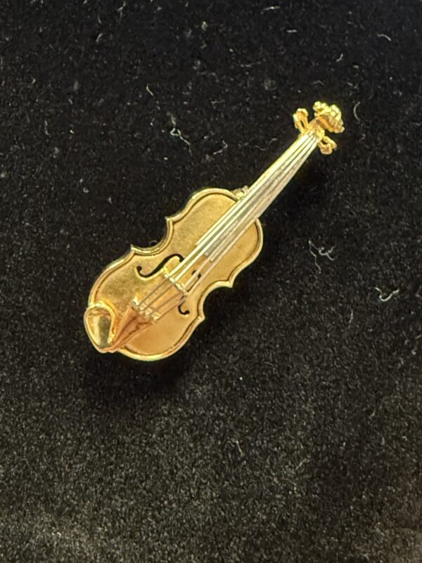 9ct gold violin brooch