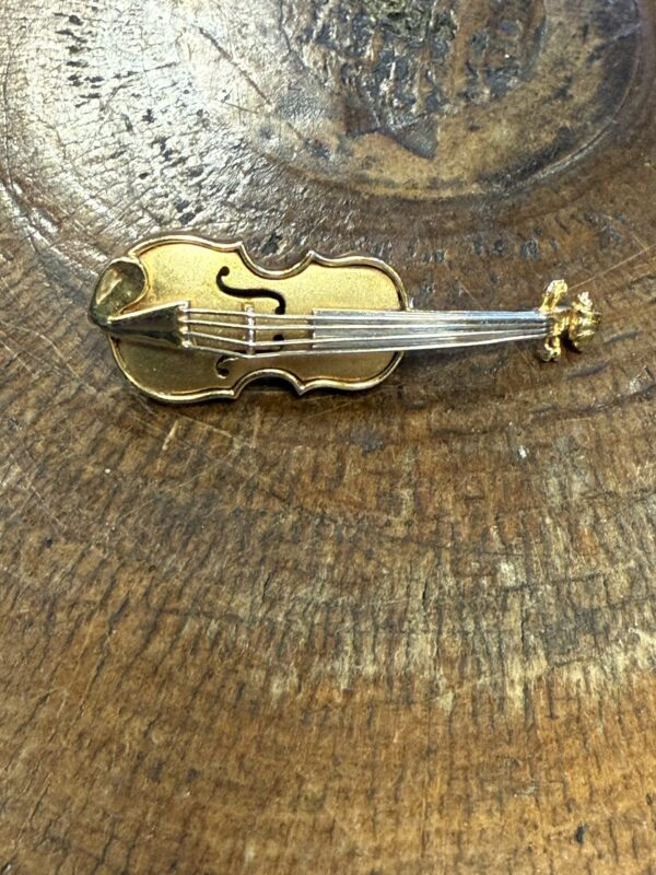 9ct gold violin brooch - Image 2