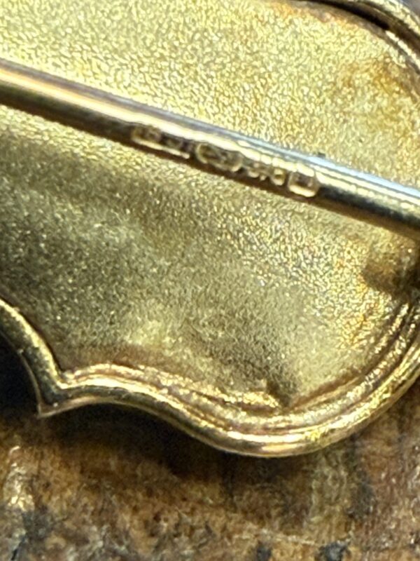 9ct gold violin brooch - Image 4