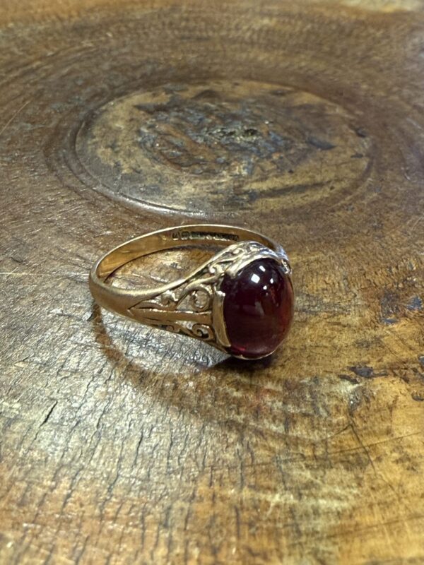 9ct gold cabochon ruby signet ring - Image 3