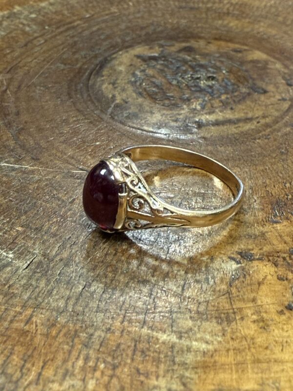 9ct gold cabochon ruby signet ring - Image 4