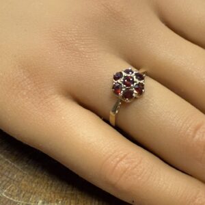 9ct gold Ladies garnet cluster