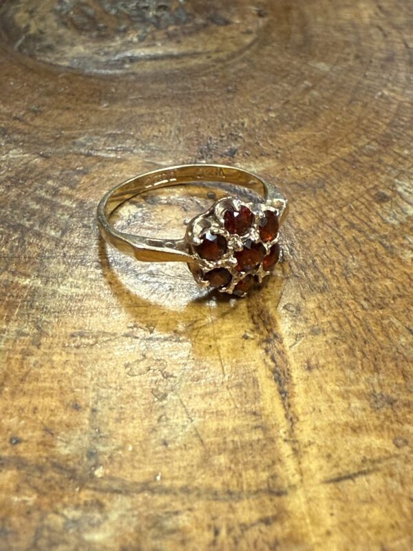 9ct gold Ladies garnet cluster - Image 3