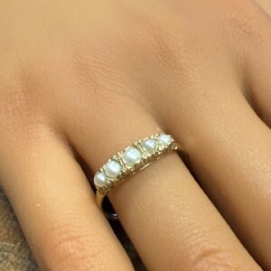 Pearl set 9ct gold ladies ring