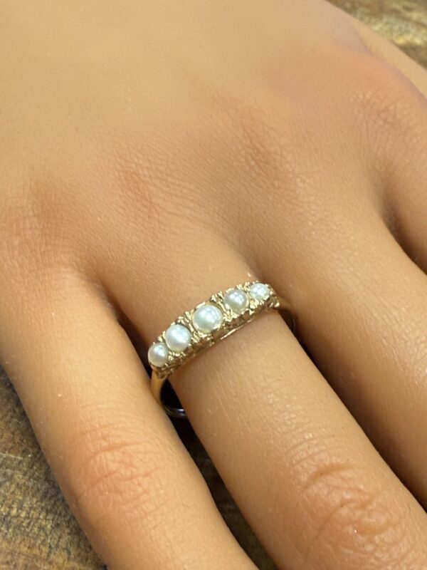 Pearl set 9ct gold ladies ring