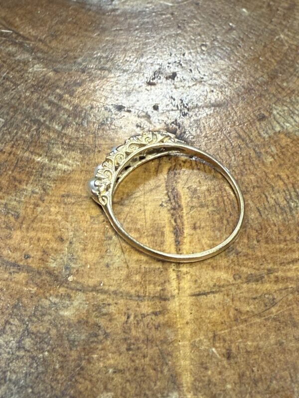 Ladies 9ct gold and cz trilogy - Image 4