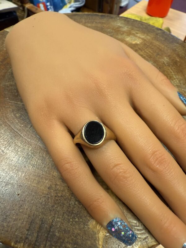 9ct gold and onyx signet ring