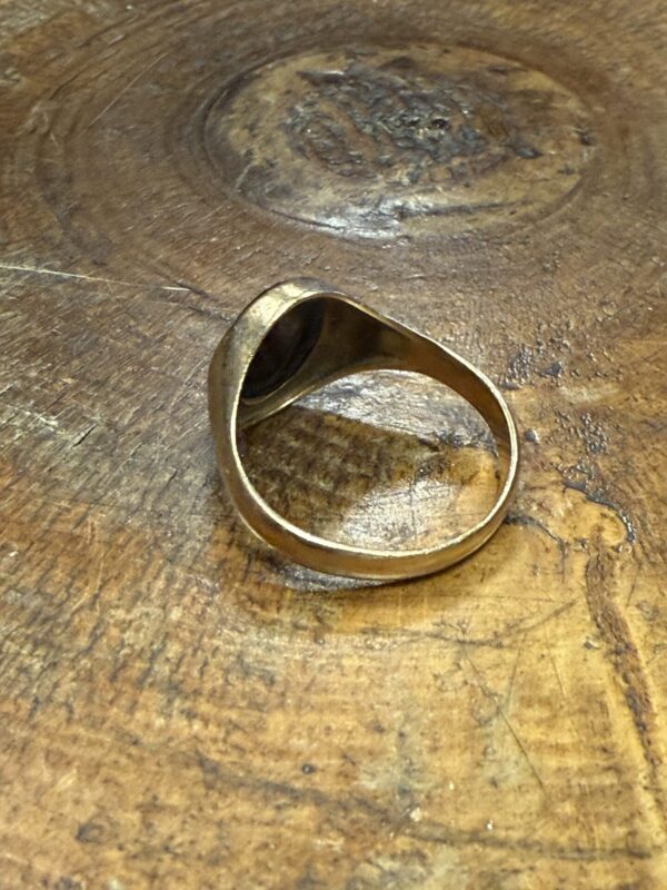 9ct gold and onyx signet ring - Image 3