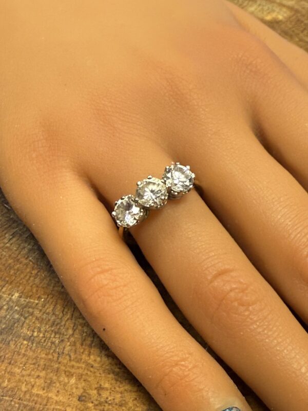 Ladies 9ct gold and cz trilogy