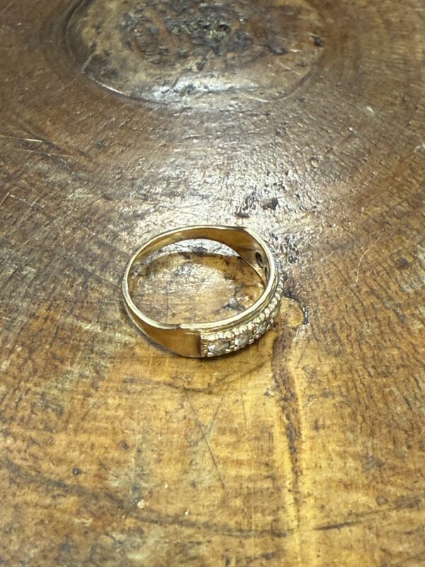 9ct gold Cz set ladies half eternity ring - Image 2
