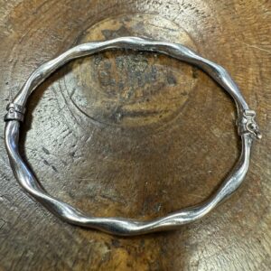 9ct white gold twiglet style bangle