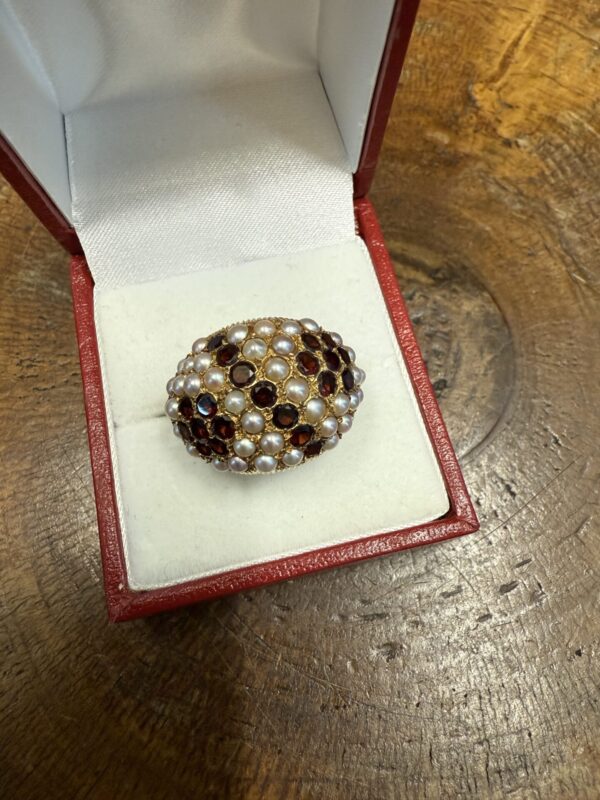 Large showstopper garnet and seed Pearl 9ct gold ring - Image 3