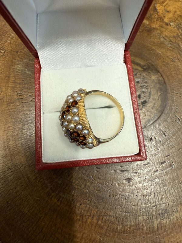 Large showstopper garnet and seed Pearl 9ct gold ring - Image 6