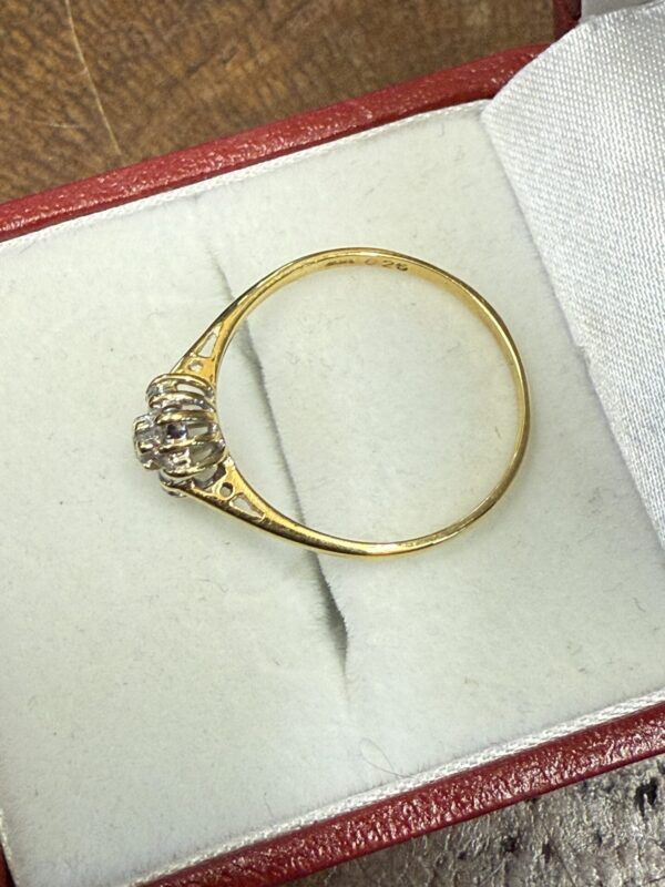 18ct gold .25 ct diamond ladies ring - Image 5