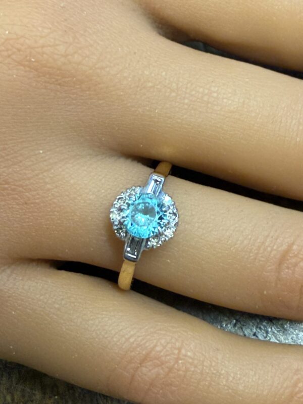 Topaz and diamond 18ct gold ring - Image 2