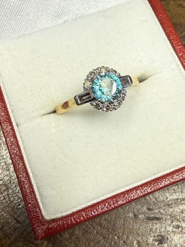 Topaz and diamond 18ct gold ring - Image 3