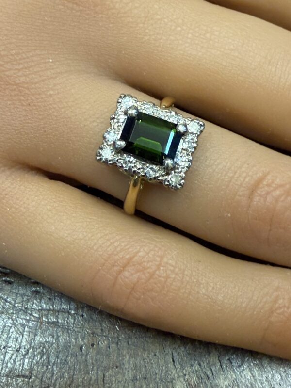 Tourmaline and diamond 18ct gold ring
