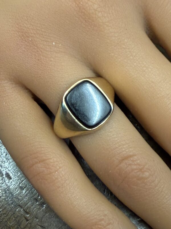 9ct gold and onyx signet ring