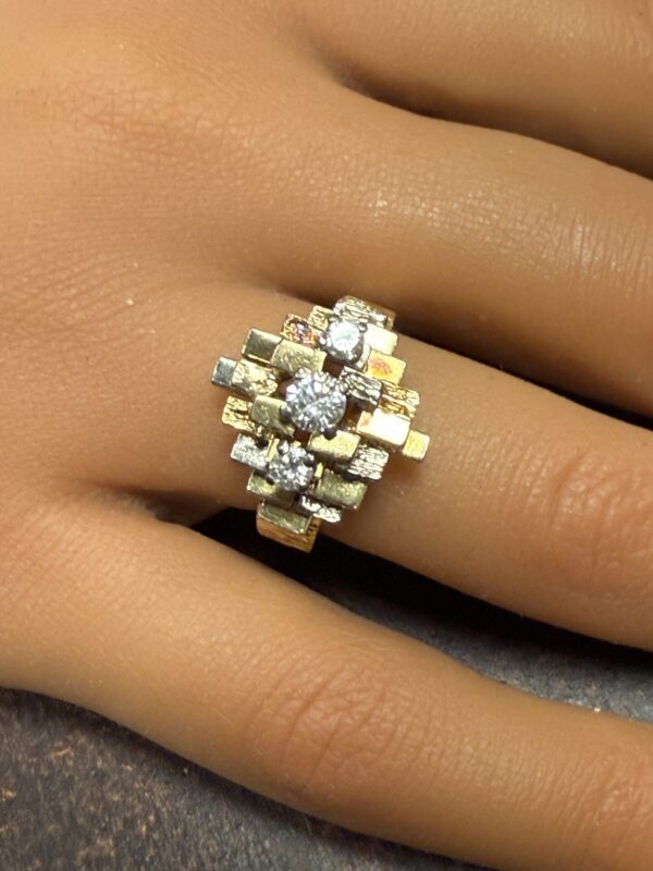 18ct gold and diamond modernist ring - Image 2