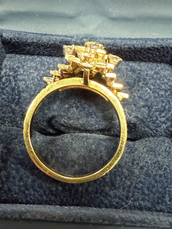 18ct gold and diamond modernist ring - Image 7