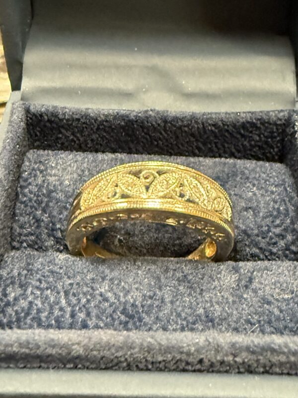 9ct gold ladies diamond set pierced floral band - Image 3