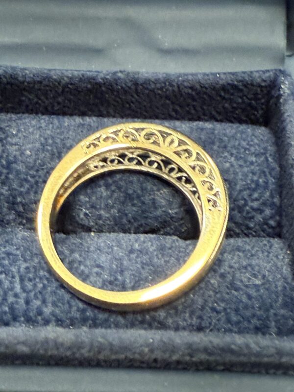 9ct gold ladies diamond set pierced floral band - Image 4