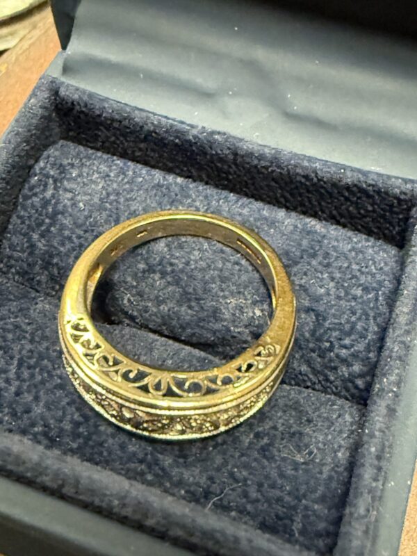 9ct gold ladies diamond set pierced floral band - Image 5