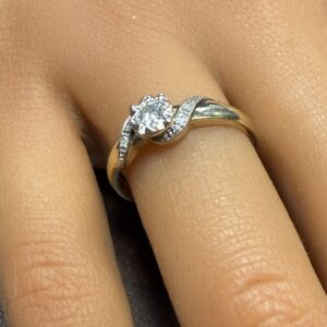9ct gold and diamond ladies ring