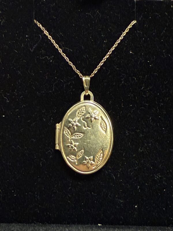 9ct gold locket and chain