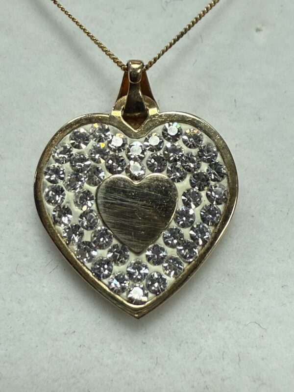 9ct gold stone set heart and chain - Image 2