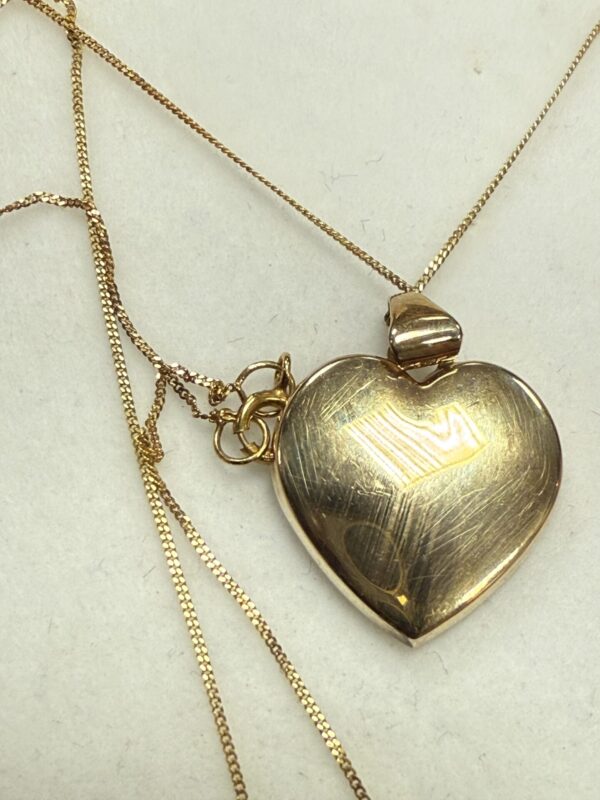 9ct gold stone set heart and chain - Image 4