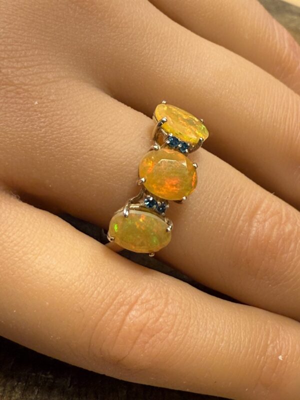 Ethiopian opal trilogy 9ct gold ring - Image 2