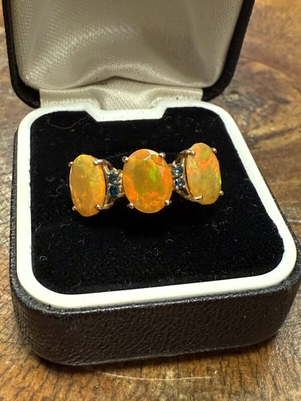 Ethiopian opal trilogy 9ct gold ring - Image 3