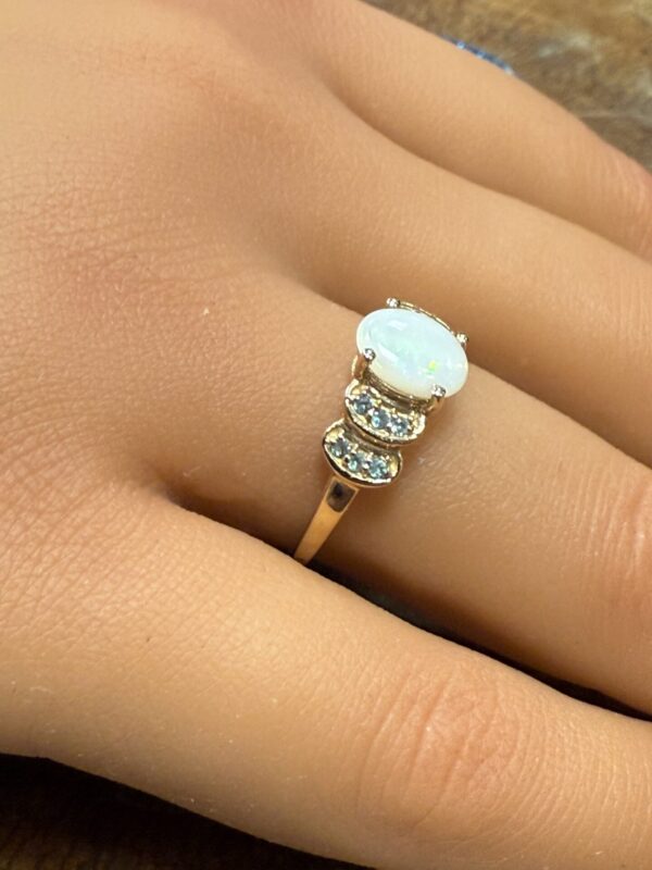 9ct gold opal ladies dress ring - Image 2