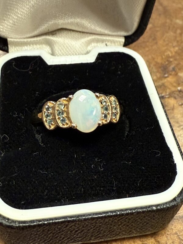 9ct gold opal ladies dress ring - Image 3