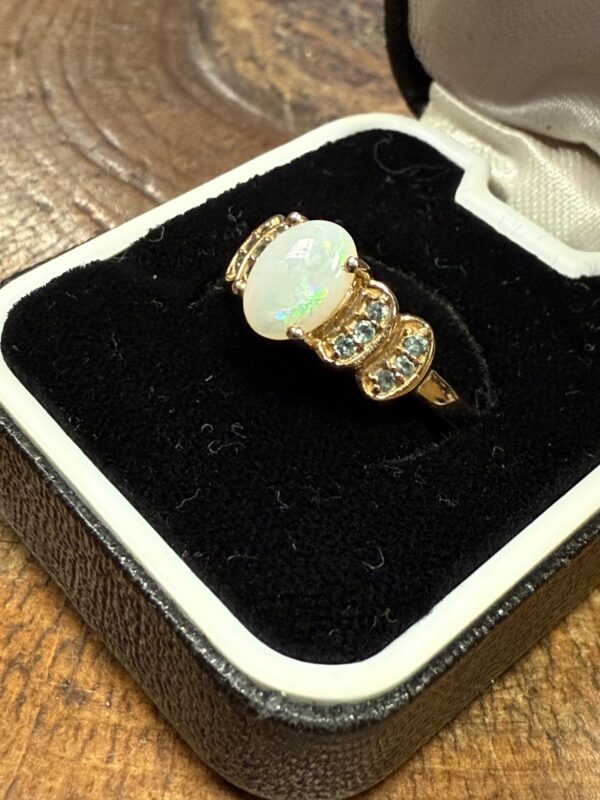 9ct gold opal ladies dress ring - Image 4