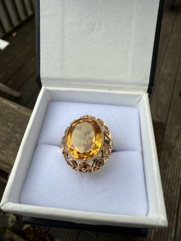 Vintage orange sapphire and 14ct gold ring