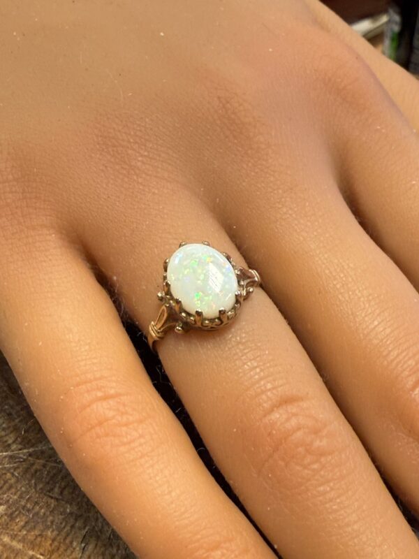 Vintage 9ct gold and opal ring