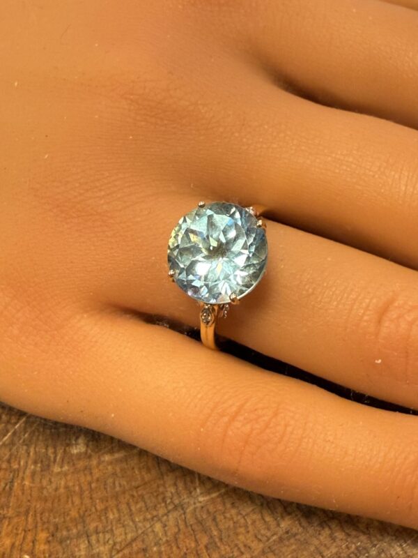 Topaz and diamond ladies 9ct gold ring - Image 2