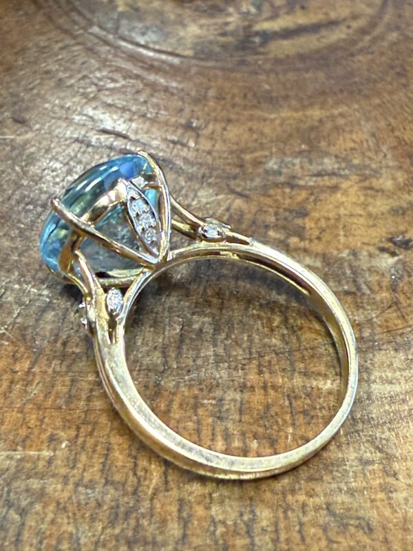 Topaz and diamond ladies 9ct gold ring - Image 4