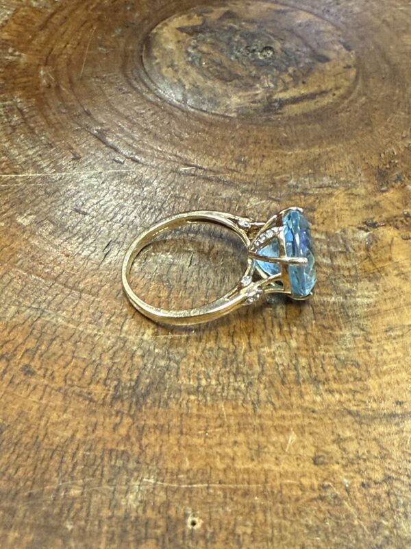 Topaz and diamond ladies 9ct gold ring - Image 5