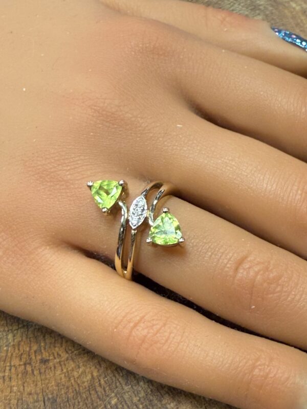 Peridot and diamond ladies 9ct gold ring - Image 2