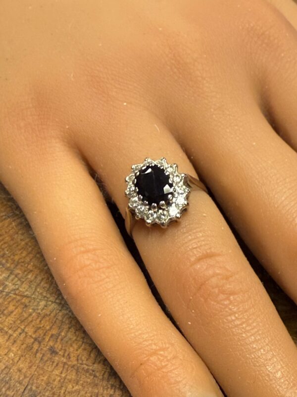 Diamond and sapphire ladies 18ct gold ring