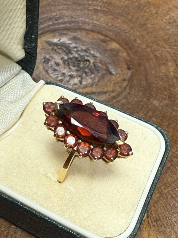 Vintage garnet cluster 9ct gold ring - Image 5