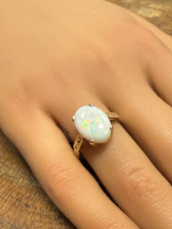 Vintage 9ct gold and fire opal ring