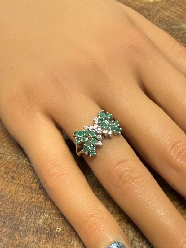 9ct gold emerald and diamond ladies ring