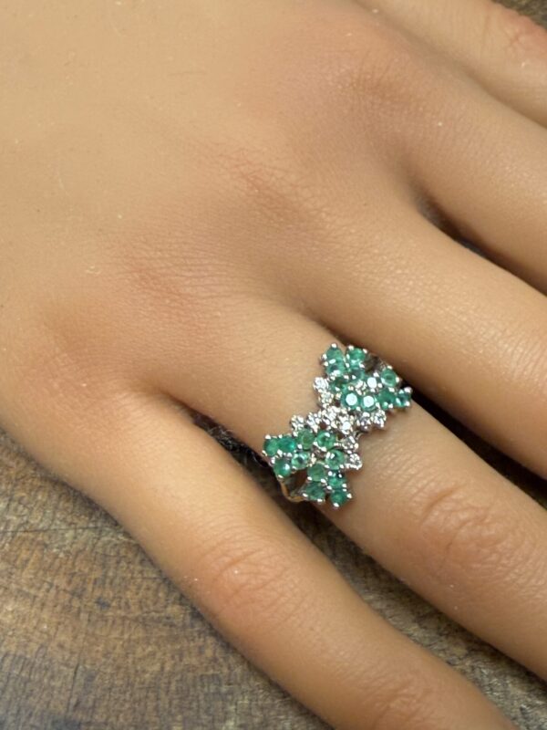 9ct gold emerald and diamond ladies ring - Image 2