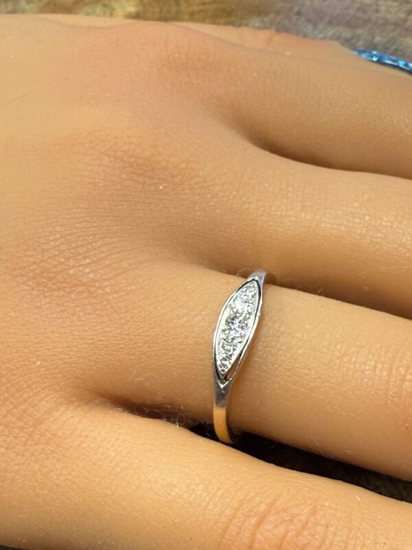 18ct gold deco style ladies diamond ring - Image 2